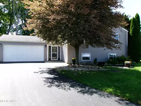 1012 Lakehurst Dr, Northwood, OH 43619