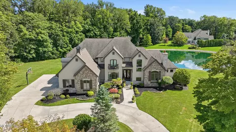 8439 Aarons Wood Ct, Sylvania, OH 43560