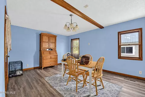 Dining - 322 Lightner St, Bradner, OH 43406 photo 2 of 4