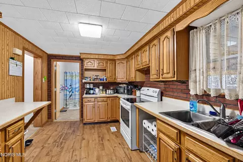 Kitchen - 322 Lightner St, Bradner, OH 43406 photo 3 of 3