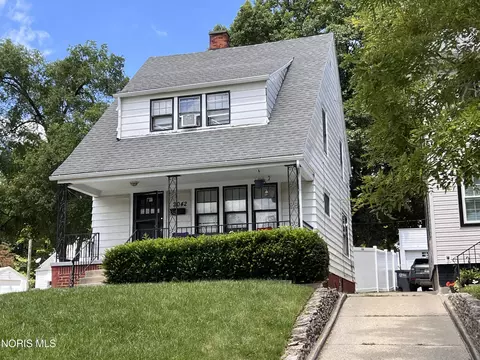 2042 Southmoor Dr, Toledo, OH 43609