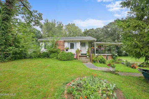 8512 Manci Dr, Sylvania, OH 43560