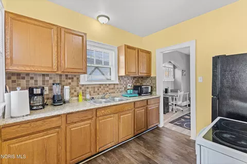Kitchen - 1321 Addington Rd, Toledo, OH 43607 photo 2 of 3