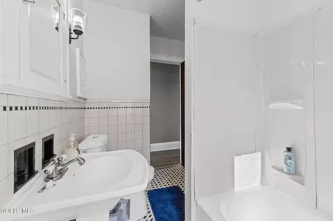Bath - 1321 Addington Rd, Toledo, OH 43607 photo 1 of 1