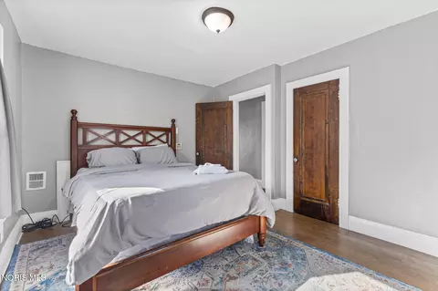 Bedroom - 1321 Addington Rd, Toledo, OH 43607 photo 3 of 5