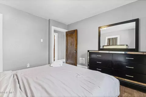 Bedroom - 1321 Addington Rd, Toledo, OH 43607 photo 1 of 5