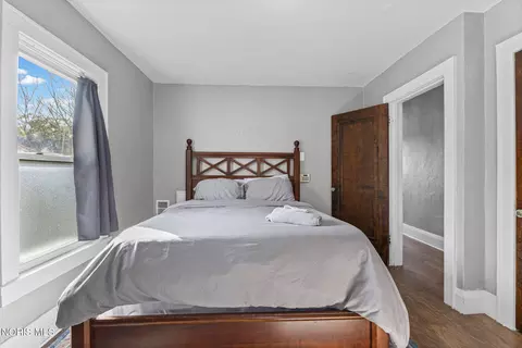 Bedroom - 1321 Addington Rd, Toledo, OH 43607 photo 4 of 5