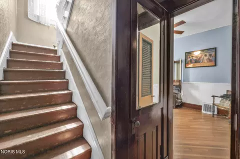 Entry Way - 201 E Johnson St, Upper Sandusky, OH 43351 photo 2 of 4