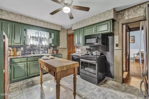 Kitchen - 201 E Johnson St, Upper Sandusky, OH 43351 photo 1 of 3