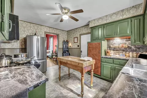 Kitchen - 201 E Johnson St, Upper Sandusky, OH 43351 photo 3 of 3