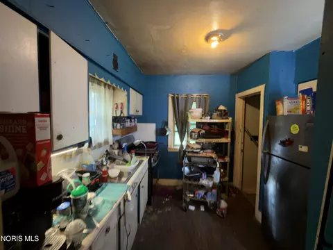 Kitchen - 2815 E St, Toledo, OH 43608 photo 1 of 3