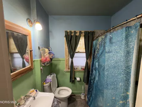 Bath - 2815 E St, Toledo, OH 43608 photo 1 of 2