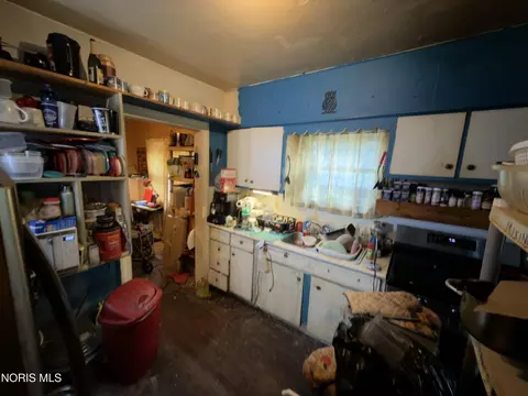 Kitchen - 2815 E St, Toledo, OH 43608 photo 2 of 3