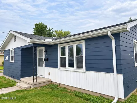 Exterior - 211 N Walnut St, Paulding, OH 45879 photo 3 of 4