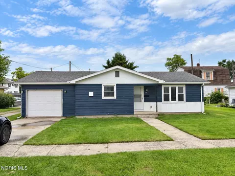 Exterior - 211 N Walnut St, Paulding, OH 45879 photo 2 of 4
