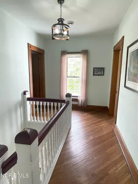 Entry Way - 215 N 3rd St, Upper Sandusky, OH 43351 photo 2 of 4
