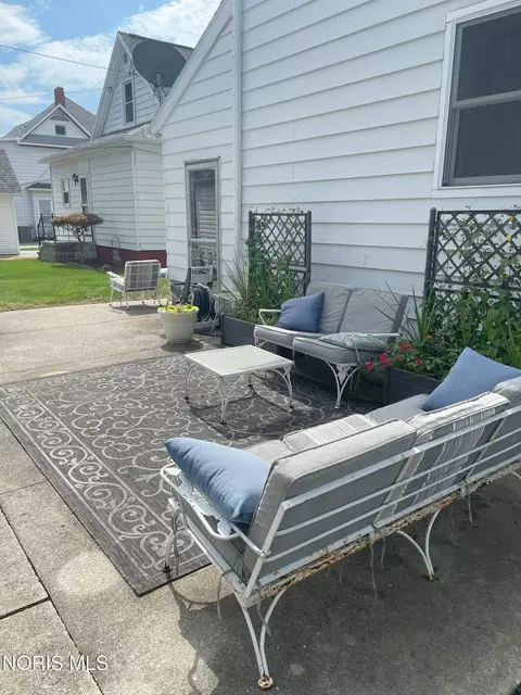 Exterior - 215 N 3rd St, Upper Sandusky, OH 43351 photo 5 of 5