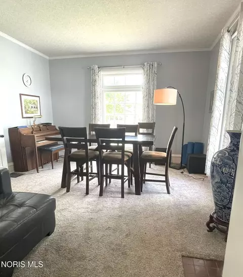 Dining - 215 N 3rd St, Upper Sandusky, OH 43351 photo 1 of 2