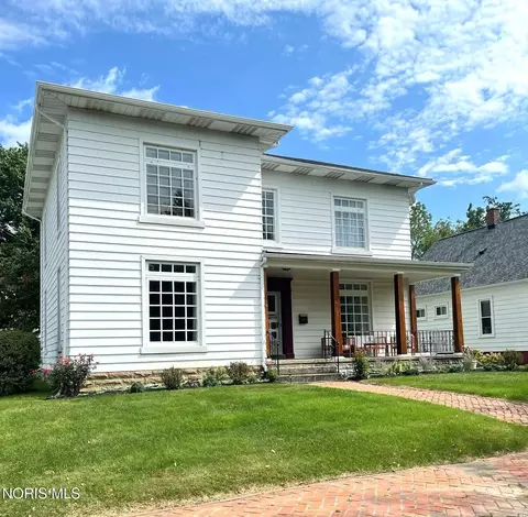 Exterior - 215 N 3rd St, Upper Sandusky, OH 43351 photo 2 of 5