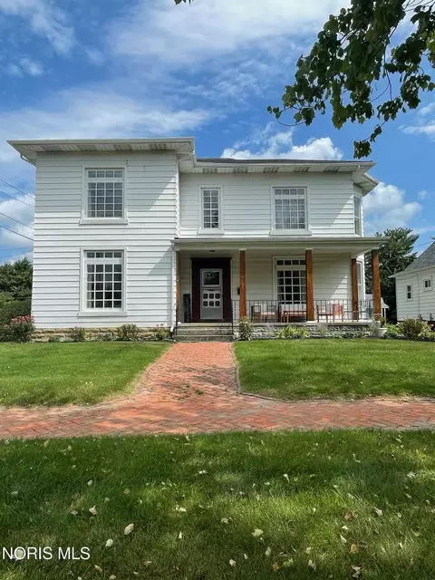Exterior - 215 N 3rd St, Upper Sandusky, OH 43351 photo 3 of 5