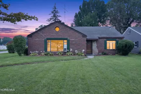 3728 Indian Rd, Ottawa Hills, OH 43606