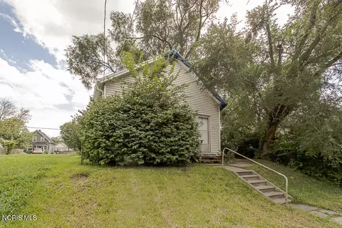 221 Segur Ave, Toledo, OH 43609