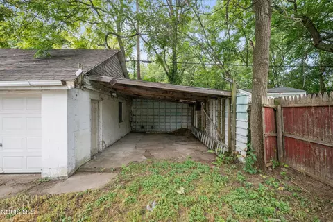 Exterior - 649 Elysian Ave, Toledo, OH 43607 photo 4 of 6