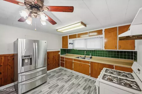 Kitchen - 649 Elysian Ave, Toledo, OH 43607 photo 1 of 2