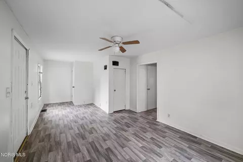 Living - 649 Elysian Ave, Toledo, OH 43607 photo 2 of 3