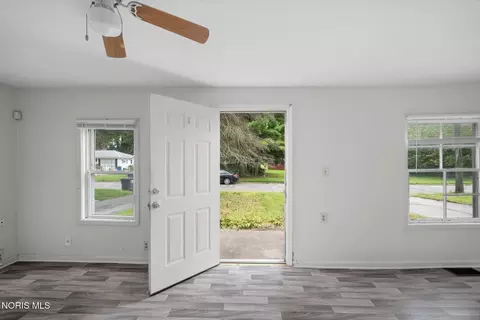 Entry Way - 649 Elysian Ave, Toledo, OH 43607 photo 1 of 3