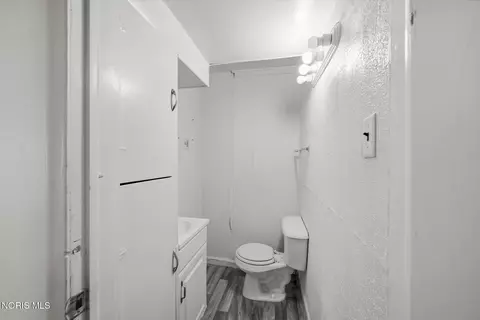 Bath - 649 Elysian Ave, Toledo, OH 43607 photo 1 of 3