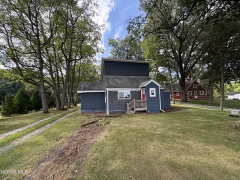 2414 S Berkey Southern Rd, Swanton, OH 43558