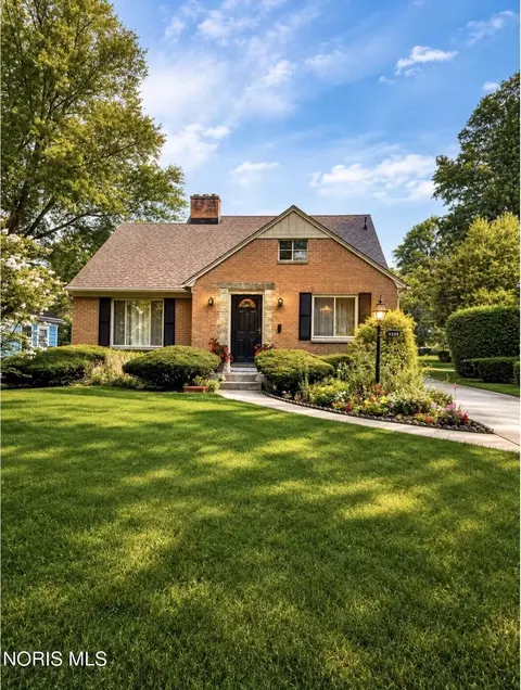 2335 Pemberton Dr, Toledo, OH 43606