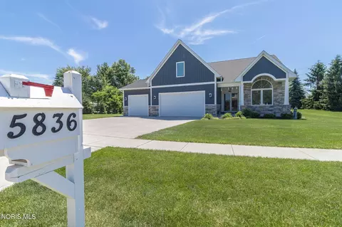 5836 Walnut Springs Blvd, Sylvania, OH 43560