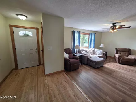 Entry Way - 403 Enterprise St, Leipsic, OH 45856 photo 1 of 1