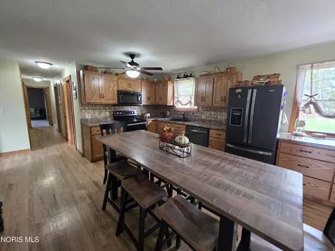 Kitchen - 403 Enterprise St, Leipsic, OH 45856 photo 4 of 4