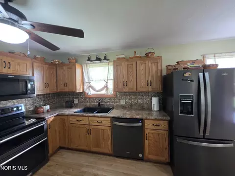 Kitchen - 403 Enterprise St, Leipsic, OH 45856 photo 2 of 4