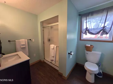 Bath - 403 Enterprise St, Leipsic, OH 45856 photo 2 of 6