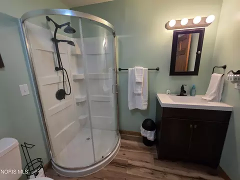 Bath - 403 Enterprise St, Leipsic, OH 45856 photo 6 of 6