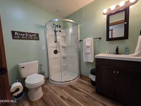 Bath - 403 Enterprise St, Leipsic, OH 45856 photo 5 of 6
