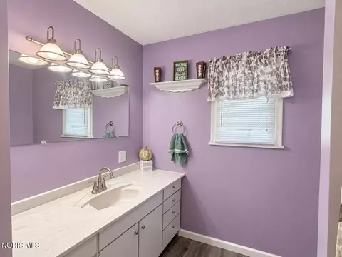 Bath - 742 E Perry St, Paulding, OH 45879 photo 2 of 7