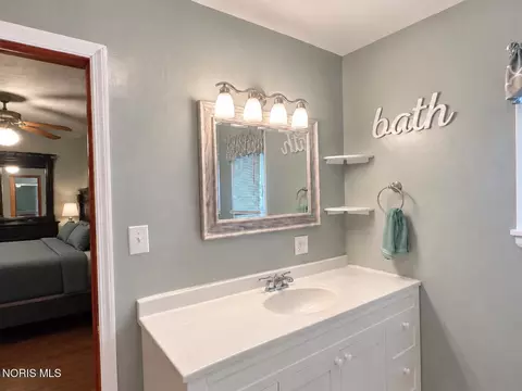 Bath - 742 E Perry St, Paulding, OH 45879 photo 3 of 7
