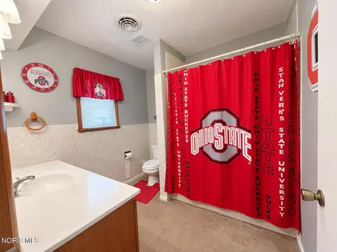 Bath - 742 E Perry St, Paulding, OH 45879 photo 5 of 7