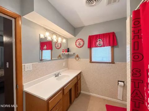 Bath - 742 E Perry St, Paulding, OH 45879 photo 7 of 7