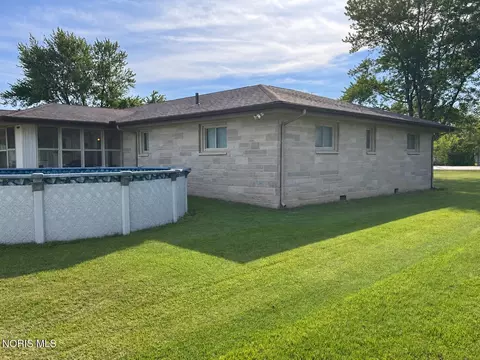 Exterior - 742 E Perry St, Paulding, OH 45879 photo 7 of 8
