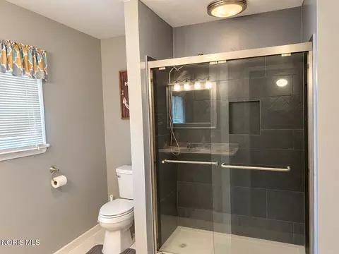 Bath - 742 E Perry St, Paulding, OH 45879 photo 4 of 7