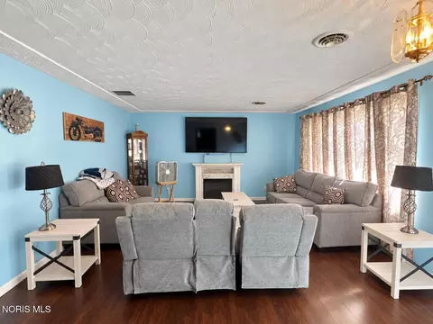 Living - 742 E Perry St, Paulding, OH 45879 photo 1 of 2