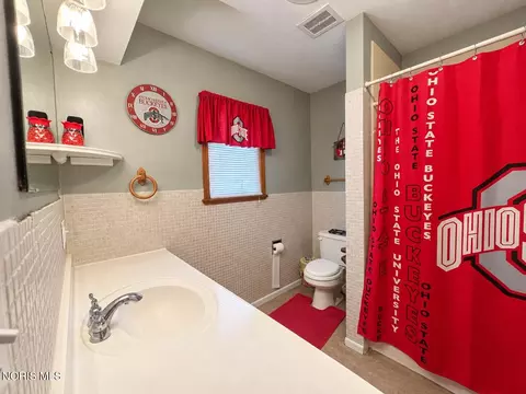 Bath - 742 E Perry St, Paulding, OH 45879 photo 6 of 7