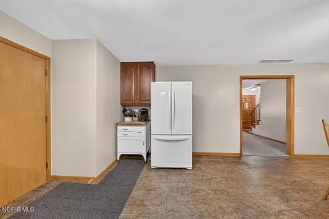 Entry Way - 1141 Brookside Dr, Findlay, OH 45840 photo 2 of 3