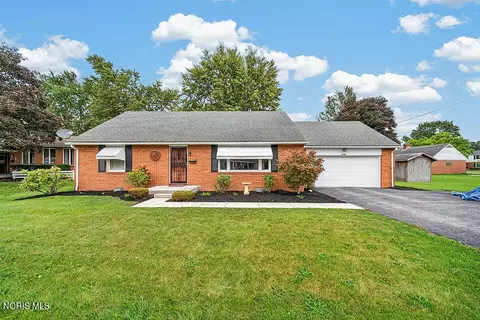 Exterior - 1141 Brookside Dr, Findlay, OH 45840 photo 2 of 8